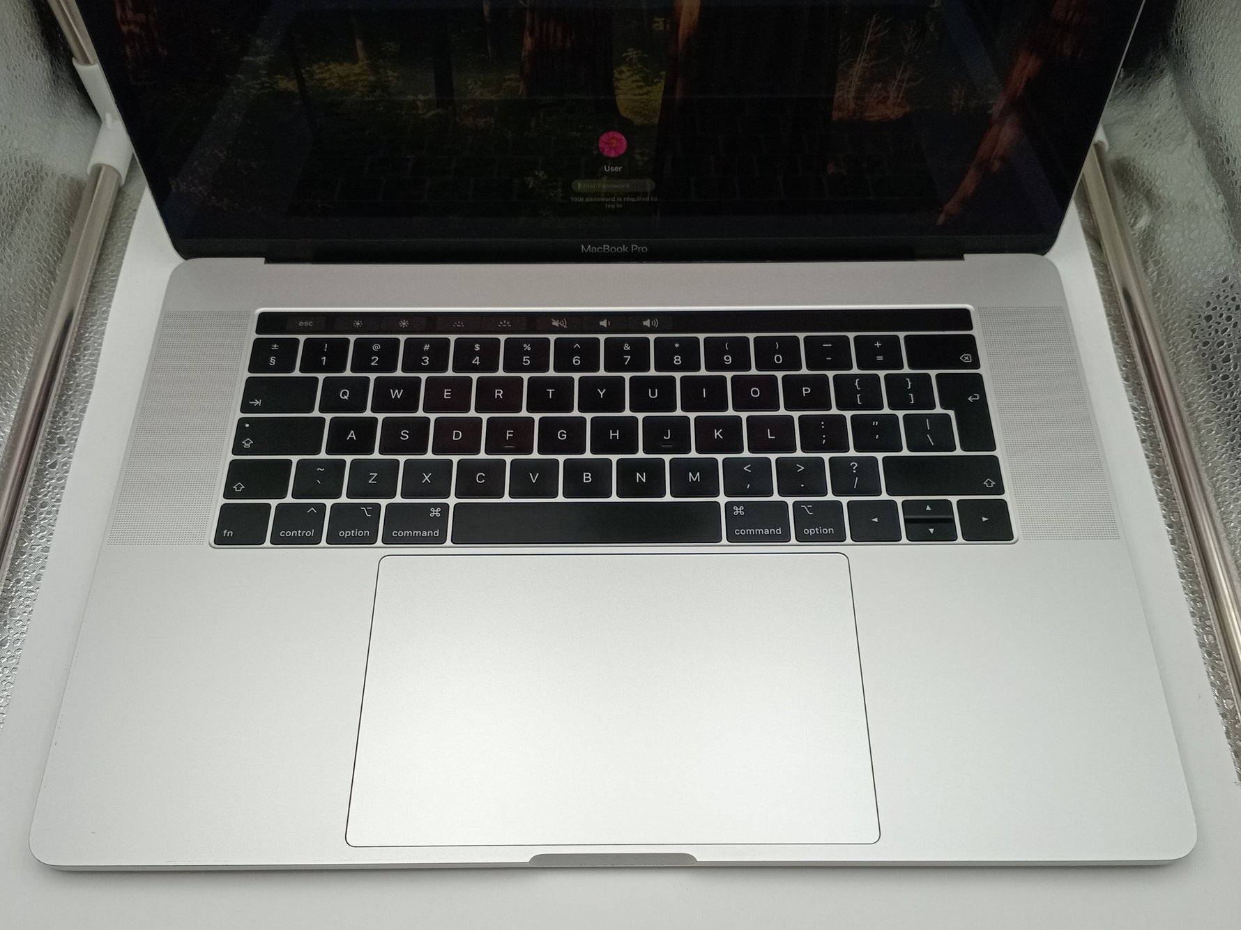 Apple MacBook Pro 15-inch, A1990 Mid 2018 i7 6-Core