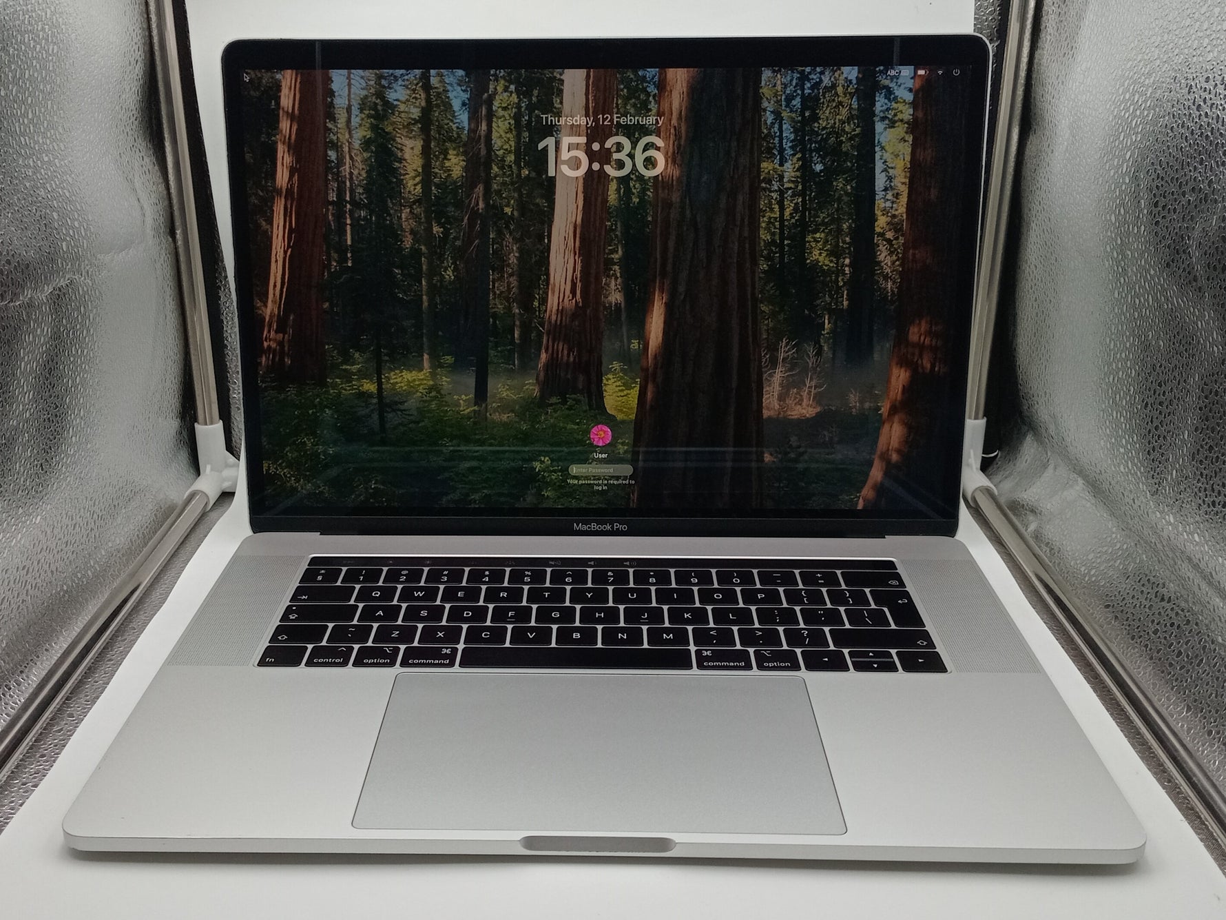 Apple MacBook Pro 15-inch, A1990 Mid 2018 i7 6-Core