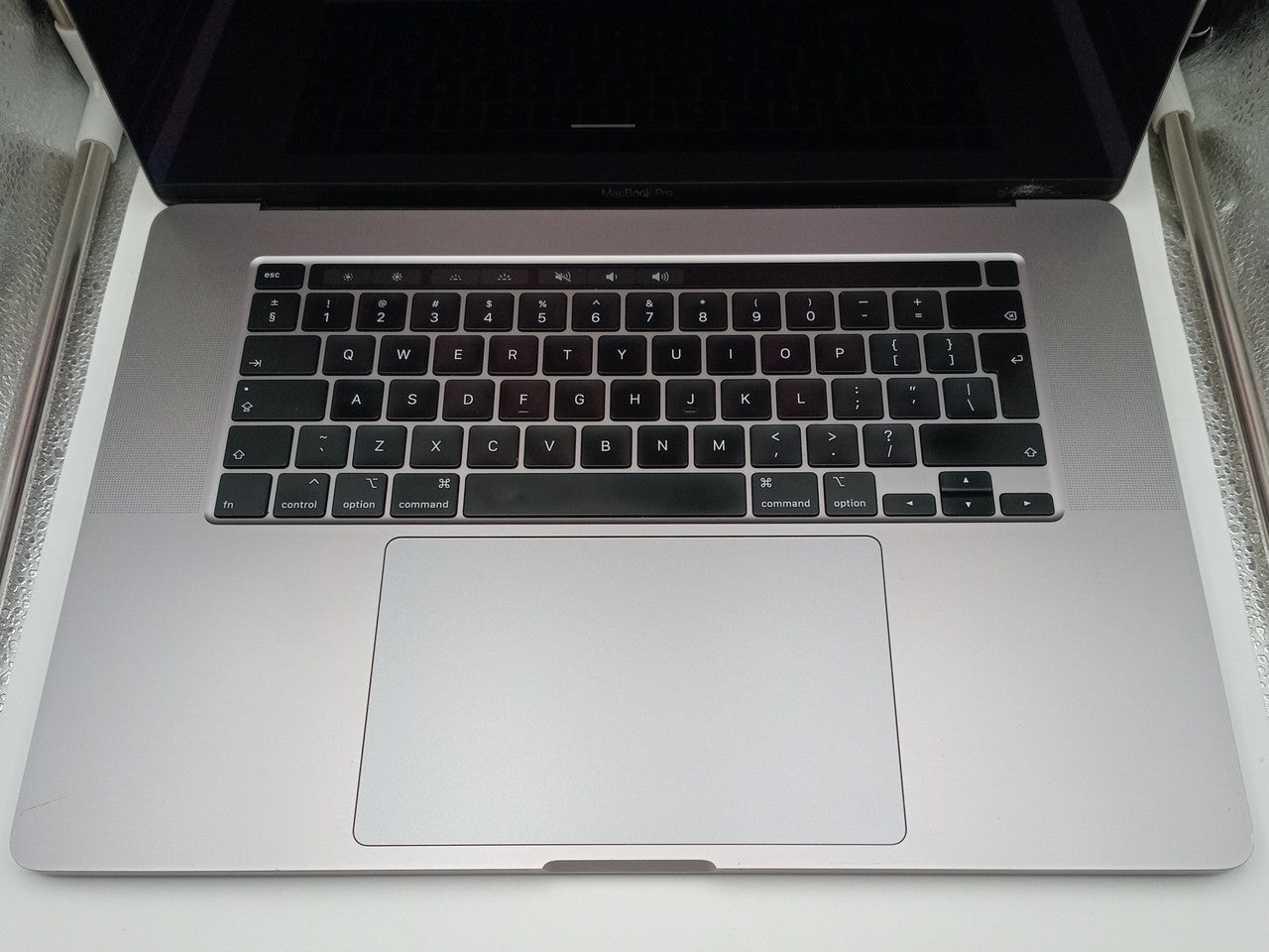 Apple Apple MacBook Pro 16-inch, A2141 Late 2019 i7 6-Co Refurbished