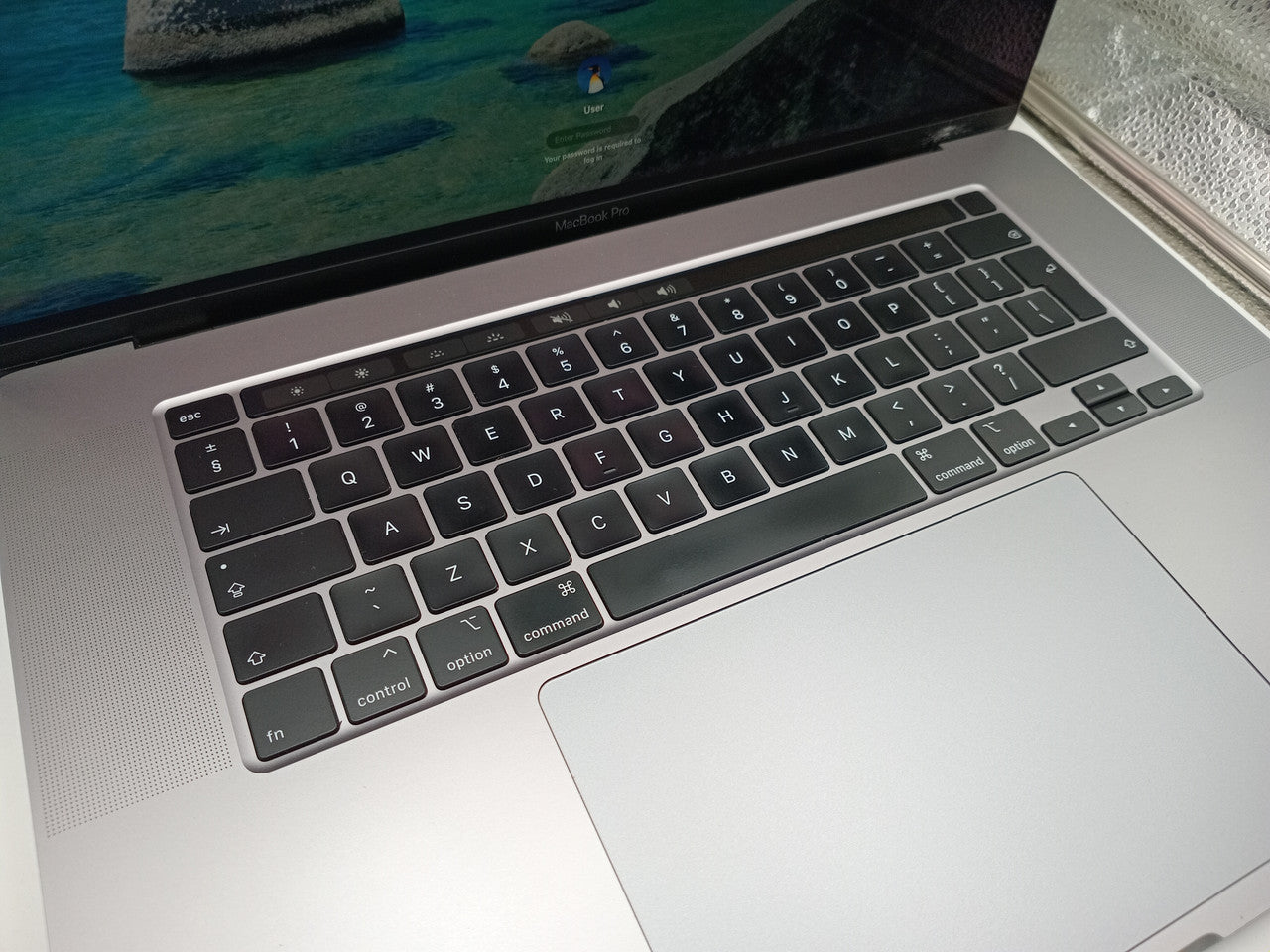 Apple Apple MacBook Pro 16-inch, A2141 Late 2019 i7 6-Co Refurbished