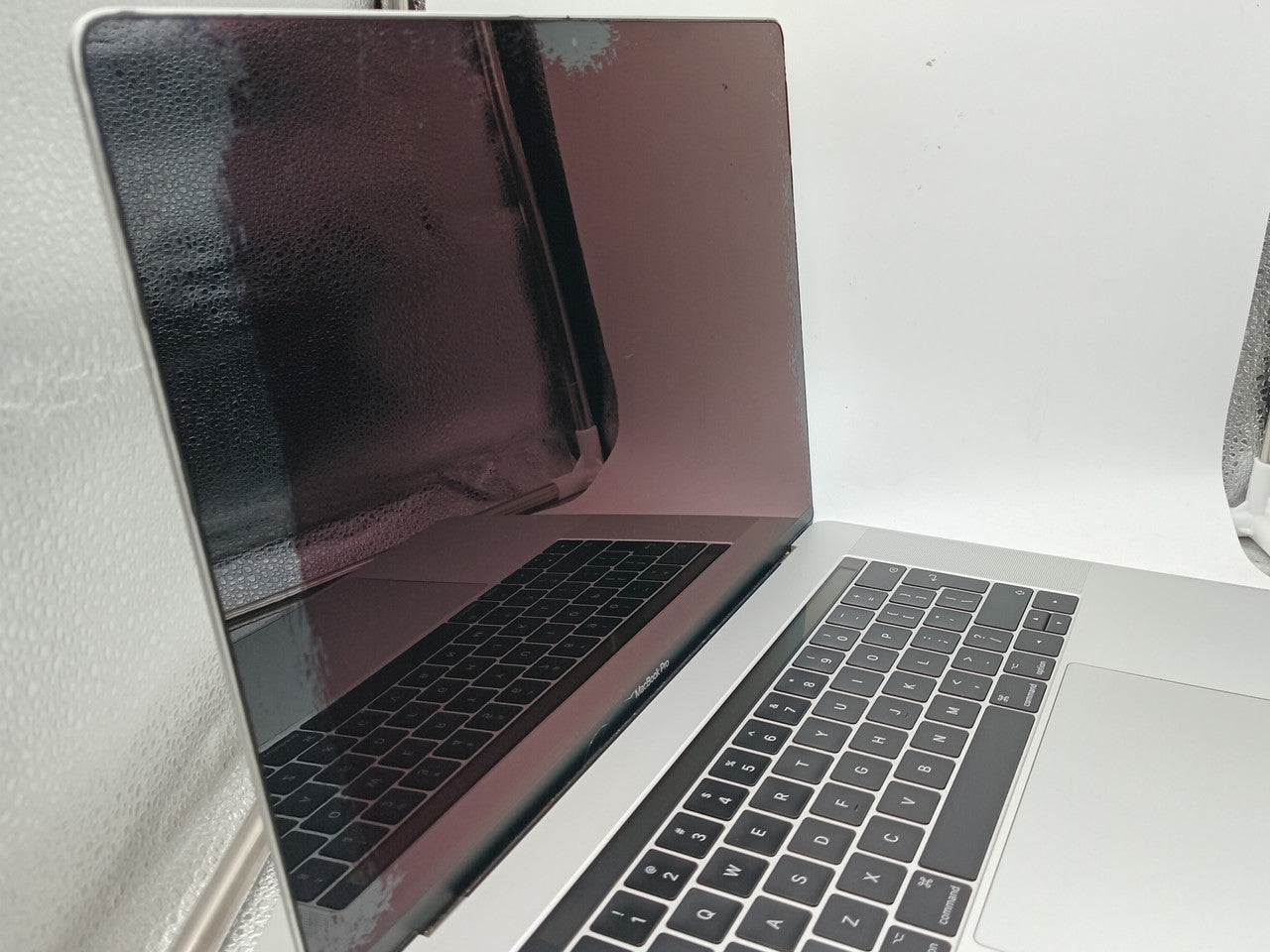 Apple Apple MacBook Pro 15 Inch, A1707 2017 i7 Quad Core Refurbished