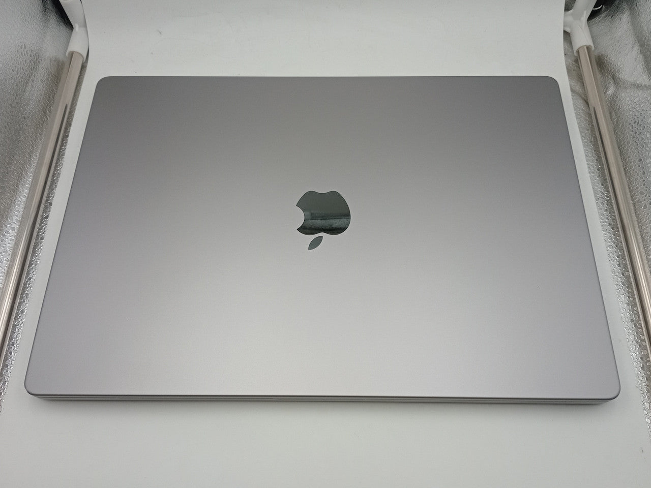 Apple MacBook A2485 M1 Pro 16-inch 2021 - Gold Essential - JUST PC's
