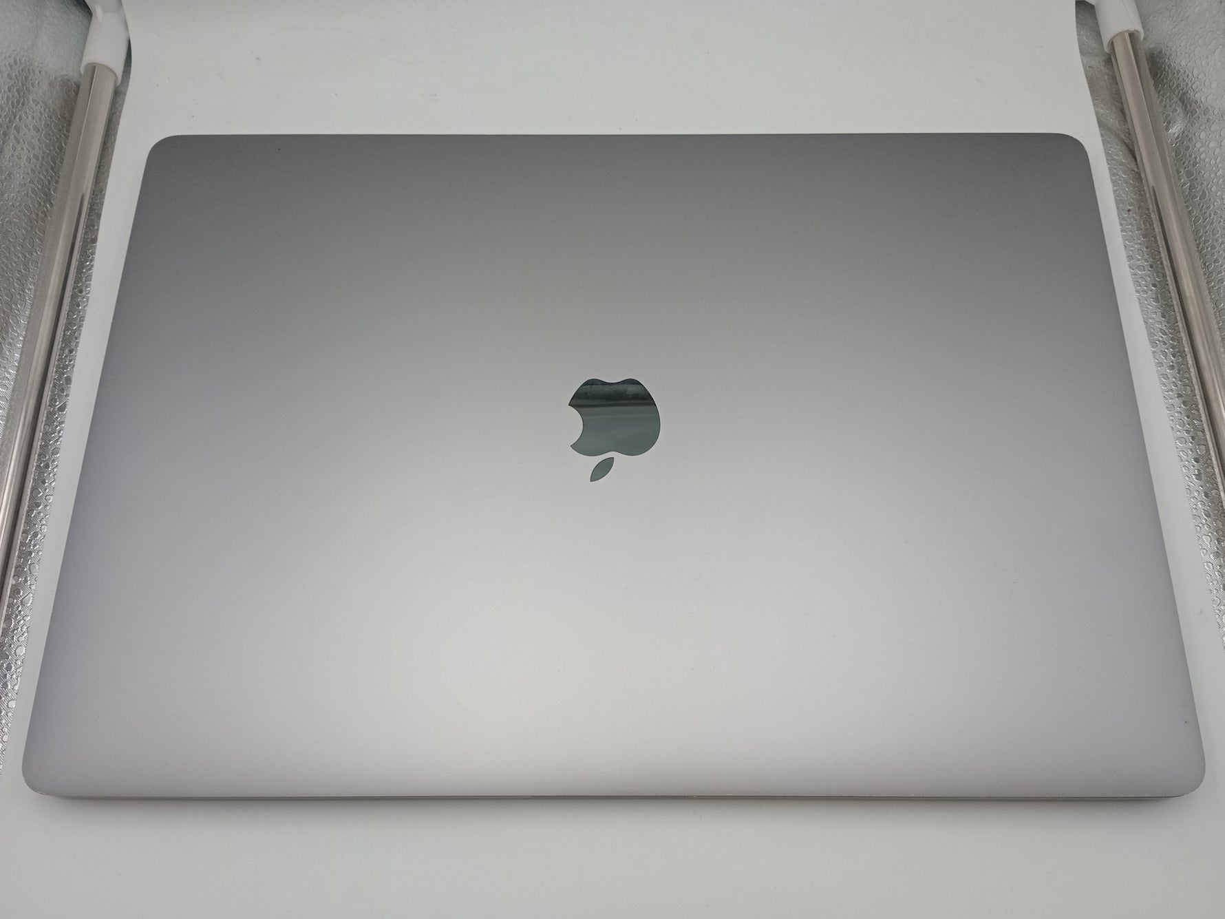Apple MacBook Pro 16-inch, A2141 Late 2019 i7 6-Core