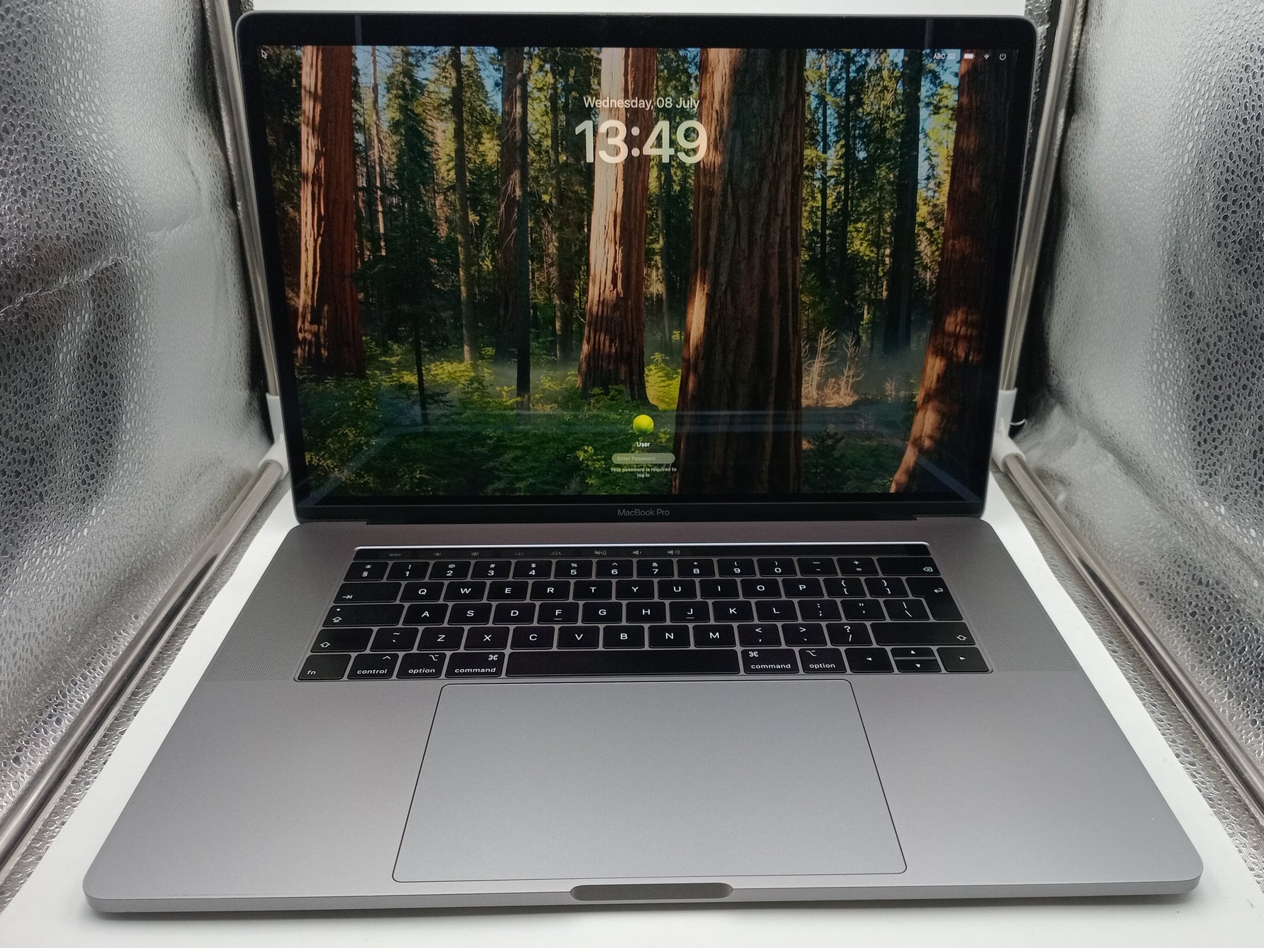 Apple MacBook Pro 15-inch, A1990 Mid 2018 i7 6-Core