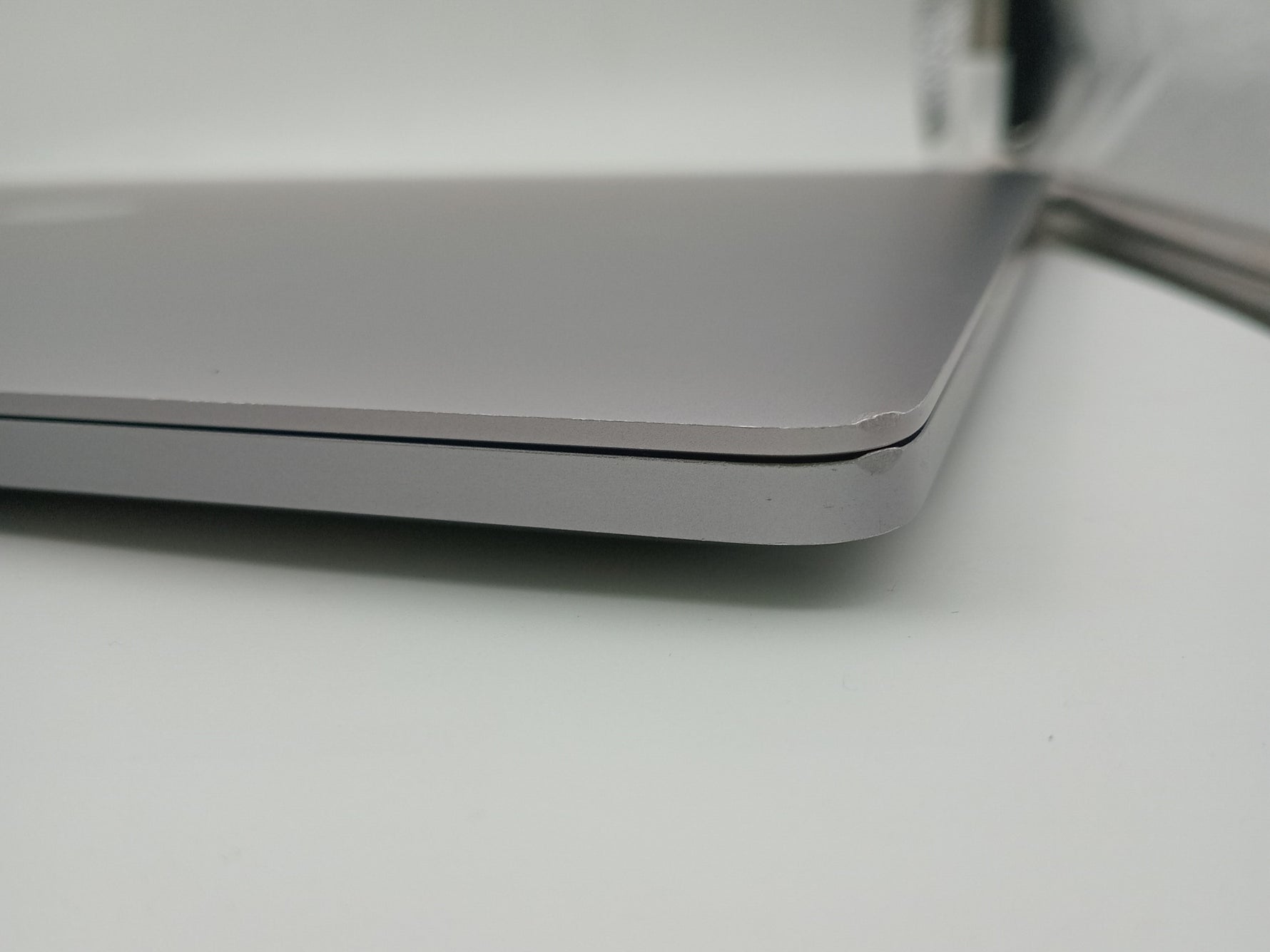 Apple MacBook Pro 16-inch, A2141 Late 2019 i7 6-Core