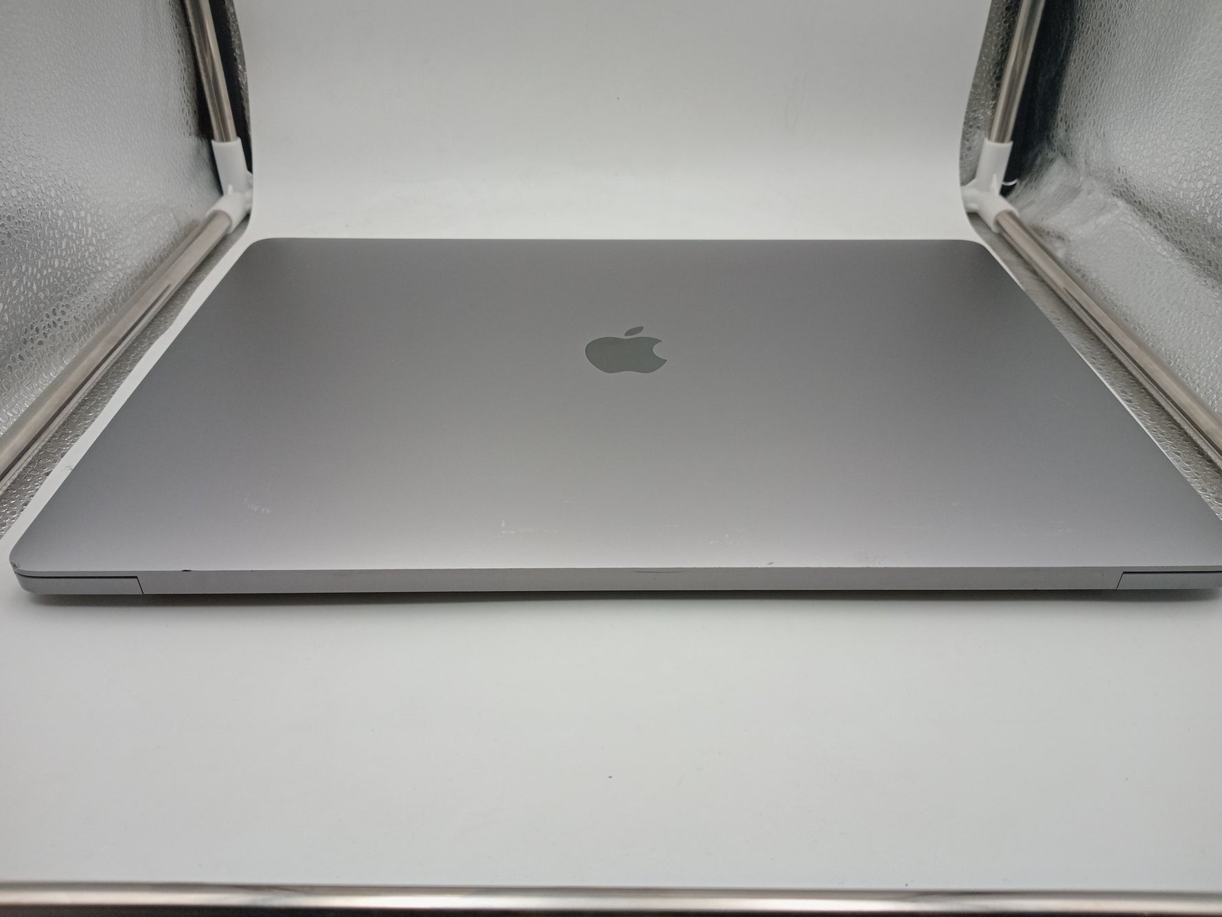Apple MacBook Pro 16-inch, A2141 Late 2019 i7 6-Core